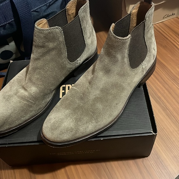 Grey Suede Frye Men Chelsea Boots. Size 9.5. With Box - Picture 8 of 12